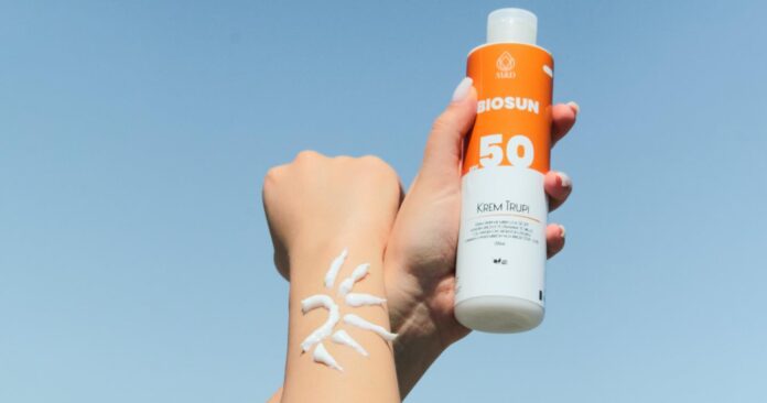How Often to Reapply Sunscreen? 10 Sunscreen Tips and Tricks