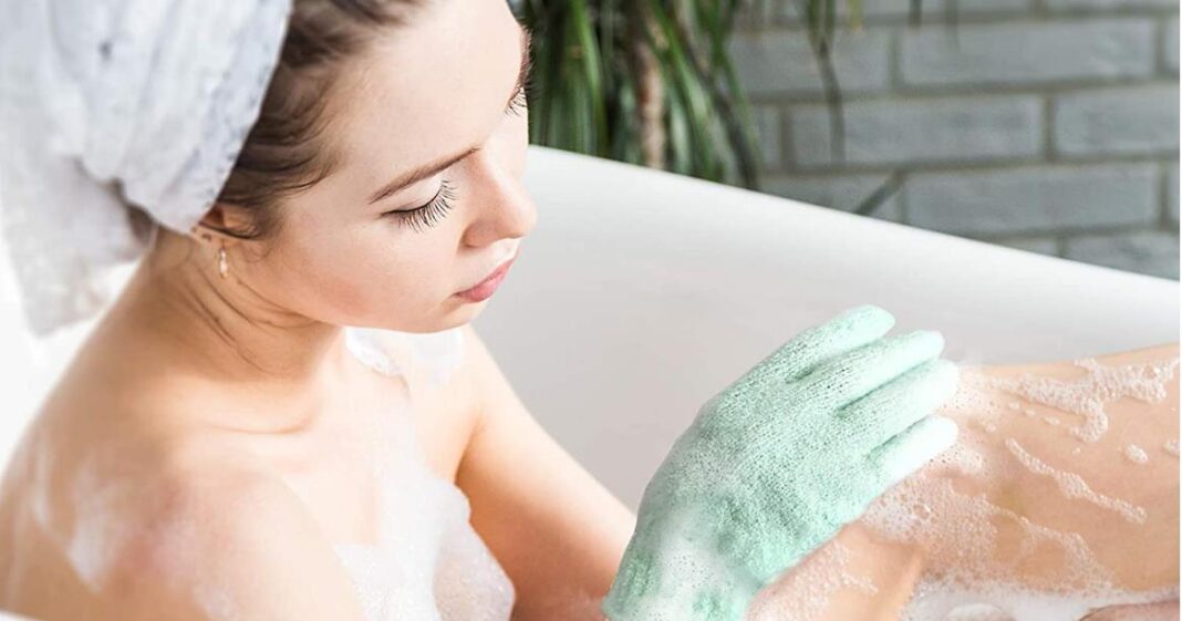 How to Use Exfoliating Gloves on FaceLegs
