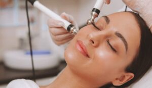 What Should You Expect During a Microcurrent Facial Session?