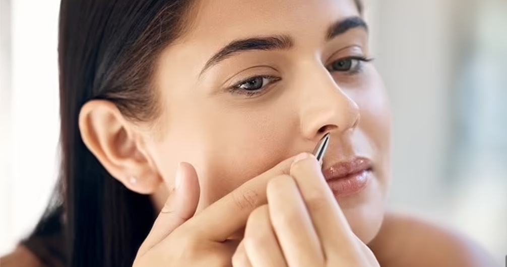 3 Good Ways to Remove Nose Hair for Females at Home