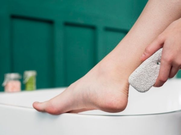 How to Use a Pumice Stone for Feet?